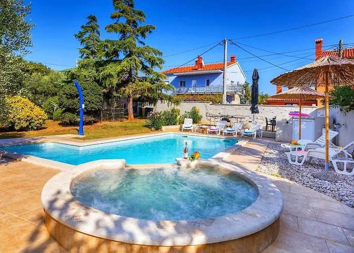 Apartment With Private Pool And Jacuzzi