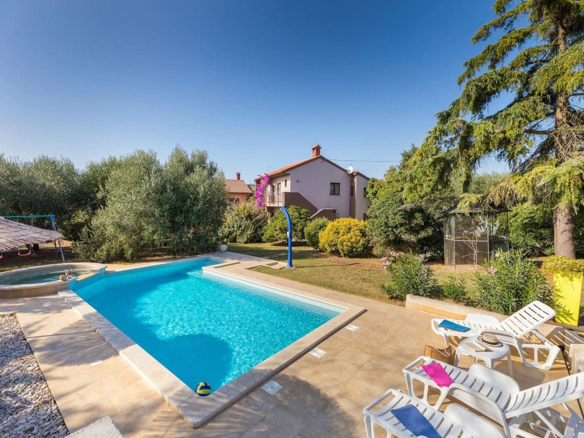 With Private Pool And Jacuzzi Apartman *