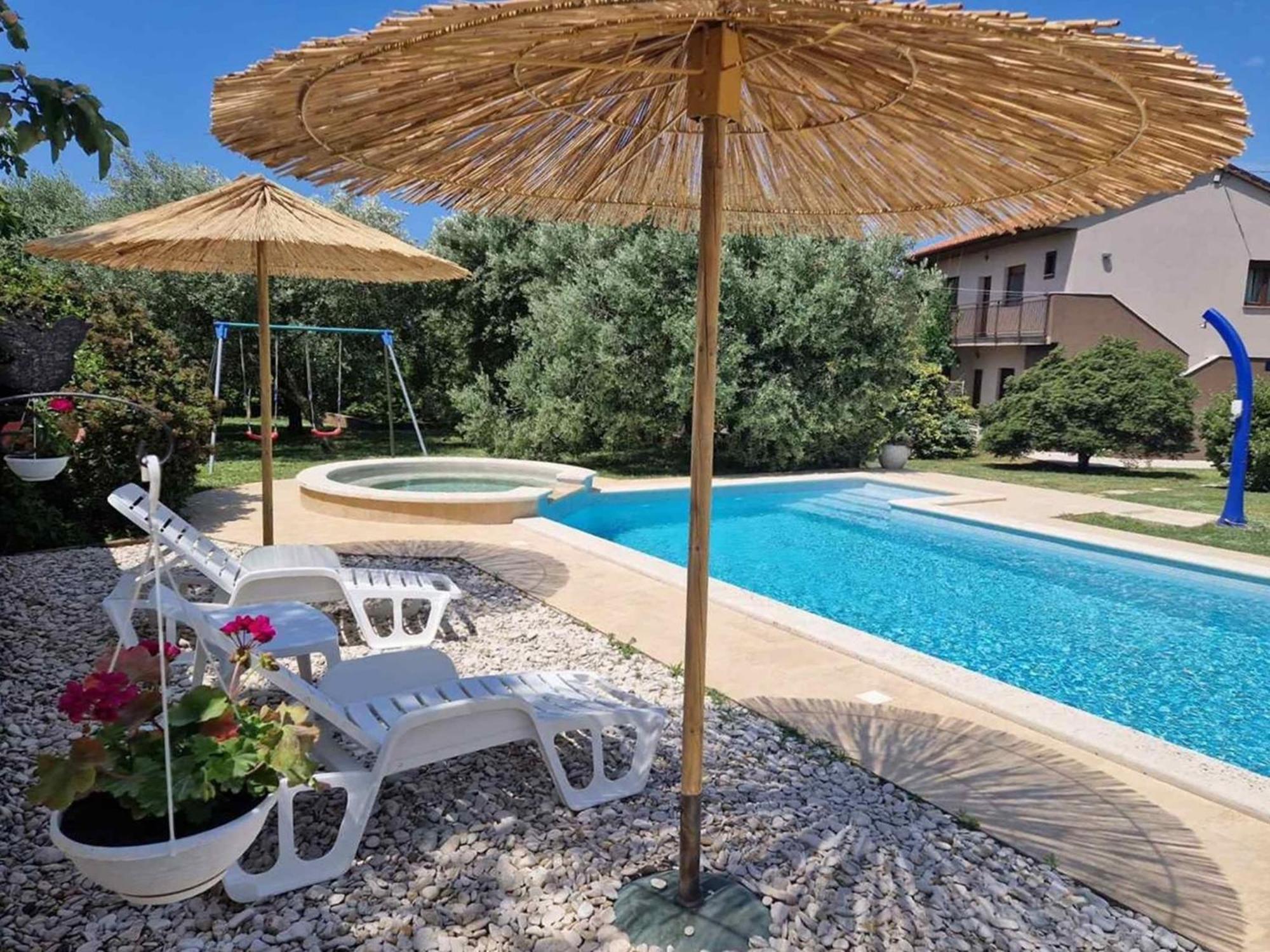 Apartman With Private Pool And Jacuzzi