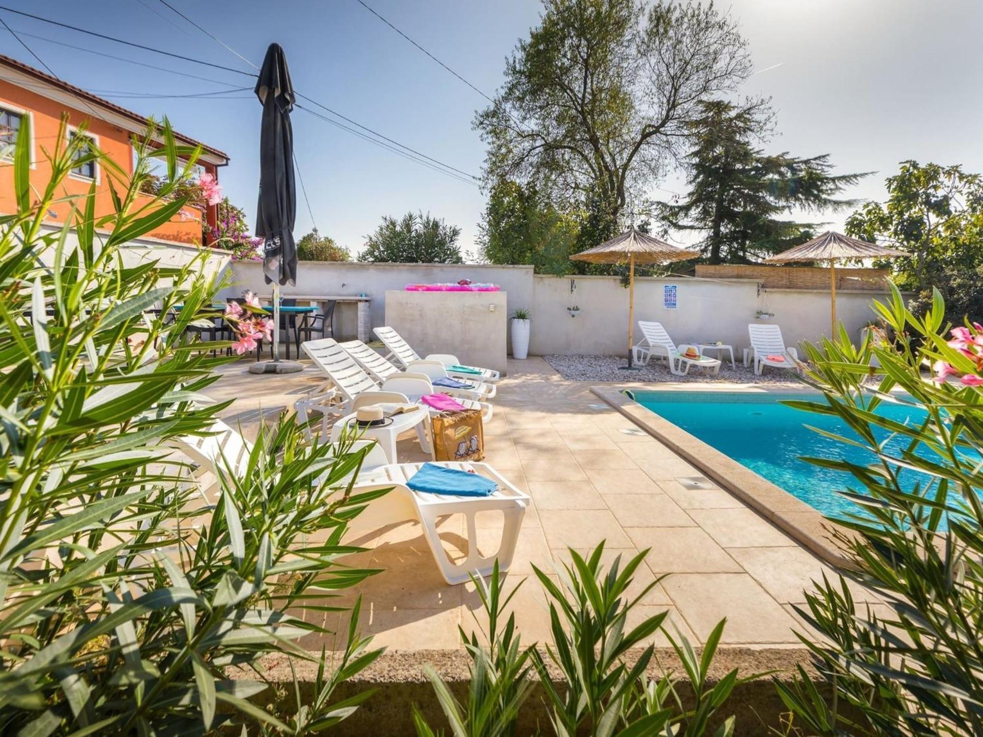 Apartman With Private Pool And Jacuzzi Pula