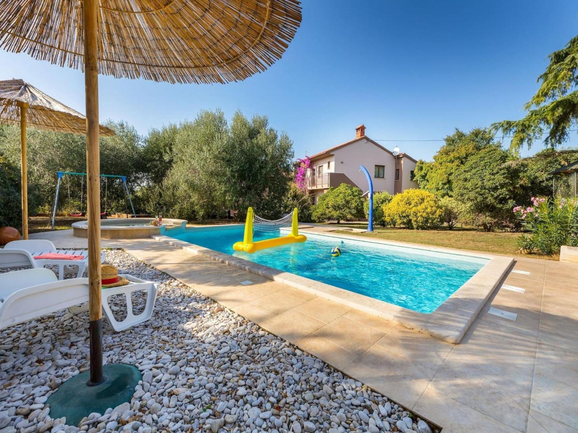 With Private Pool And Jacuzzi Apartman