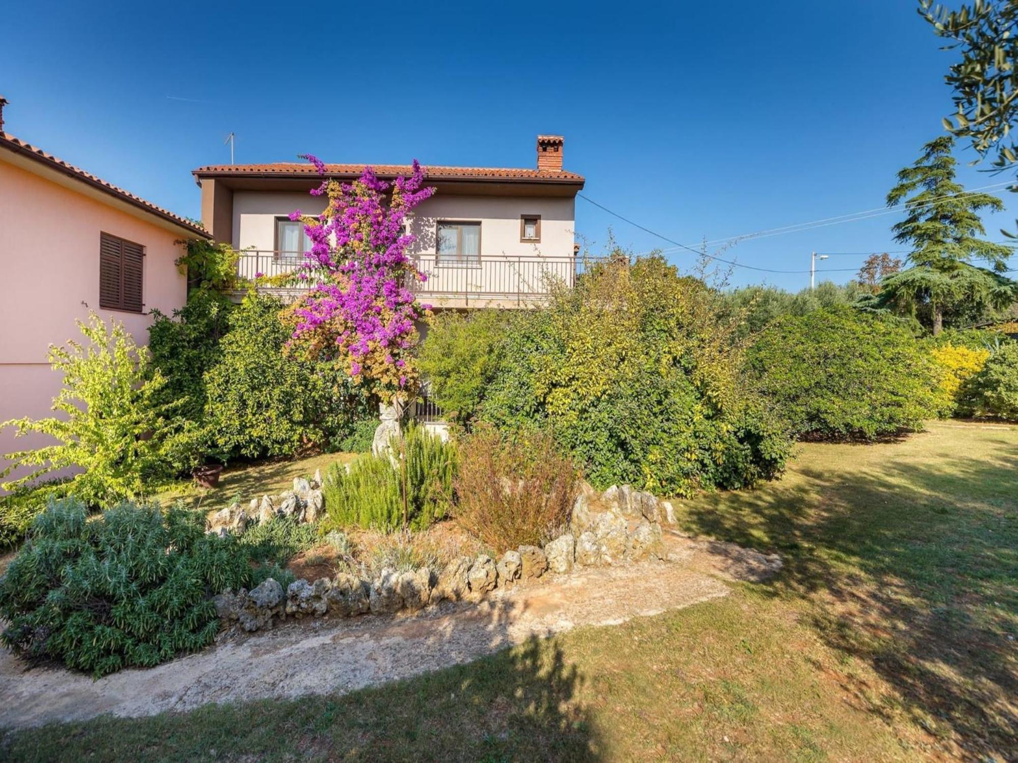 With Private Pool And Jacuzzi * Pula